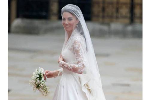 2013 A-line Best Selling V-Neck Long Sleeves Lace Embroidery Satin Wedding Dress
High Quality 100% Custom Tailored
RELICA OF DUCHUSS KATE MIDDLETON'S WEDDING GOWN...GORGEOUS AND A FRACTION OF THE PRICE...
$669.00