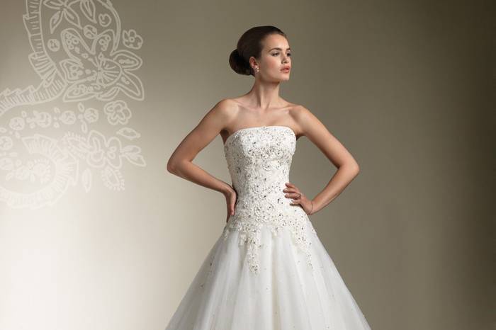 2013 Bewitching A-line Wedding Gown Features Applique and Beadings Train
High Quality 100% Custom Tailored
$699.99