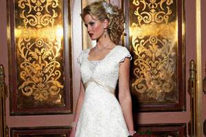 Gorgeous Allure Designer Wedding Dress
$677.77