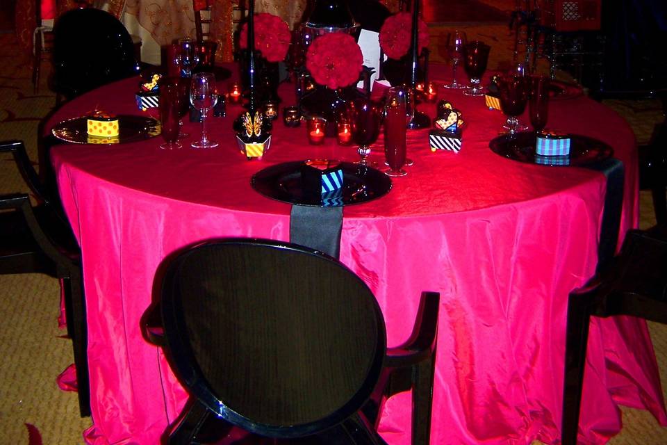 Pink round table setup