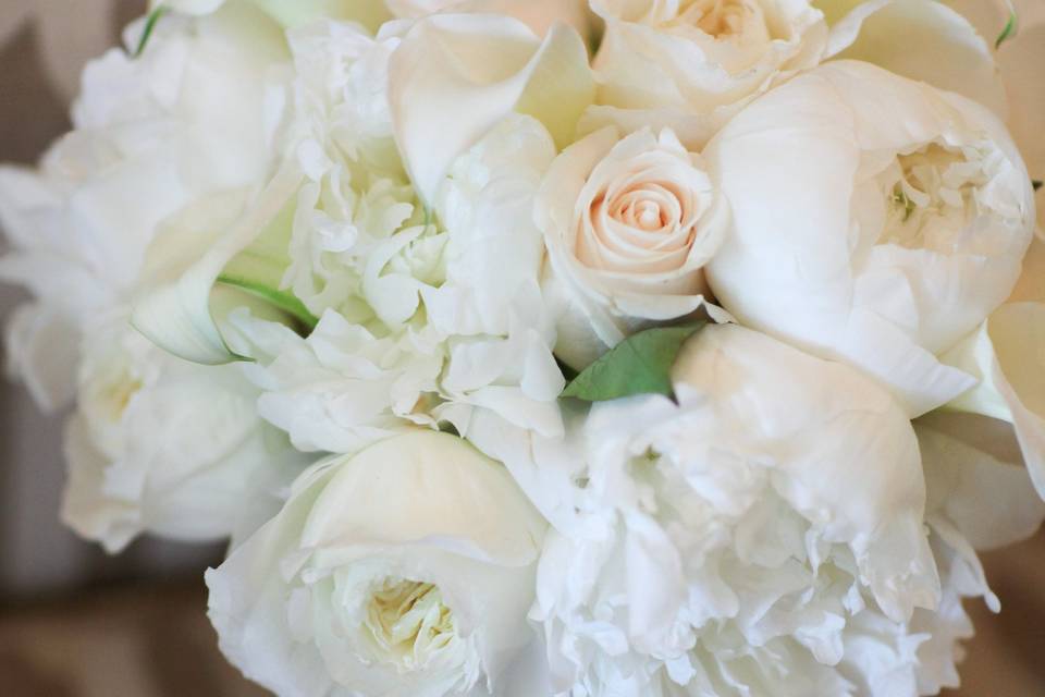 Elegant white bouquet