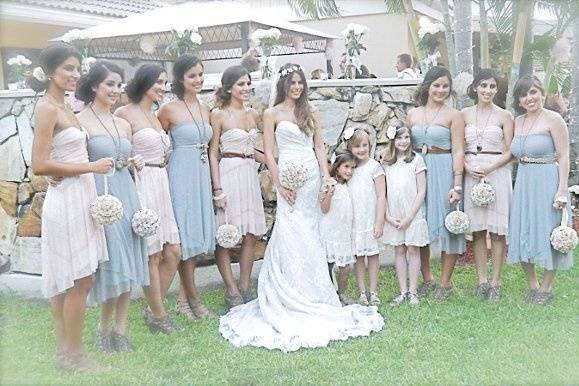Casual wedding in Miami. Bride and bridesmaids