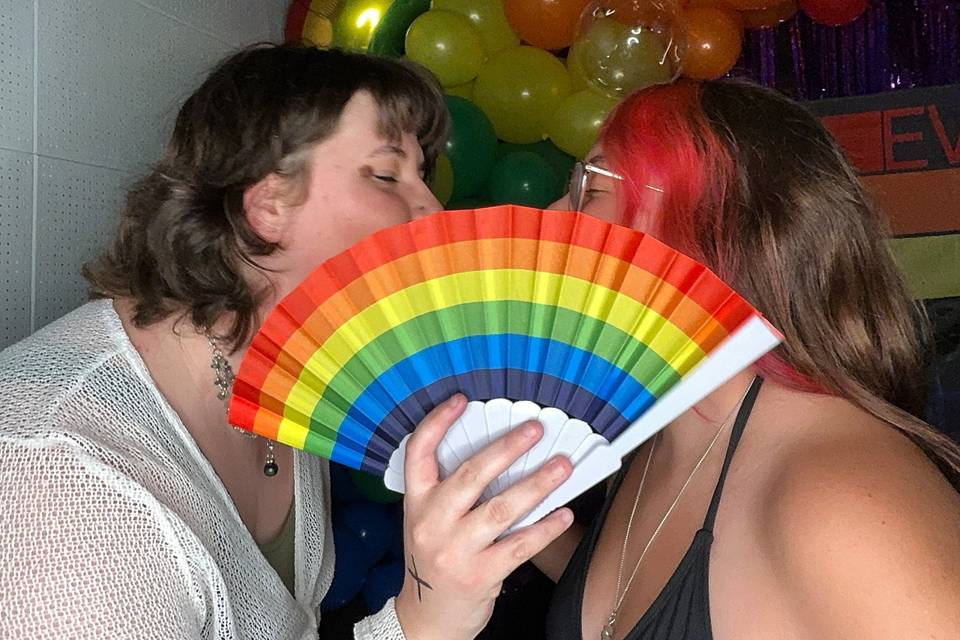 Rainbow fan kiss