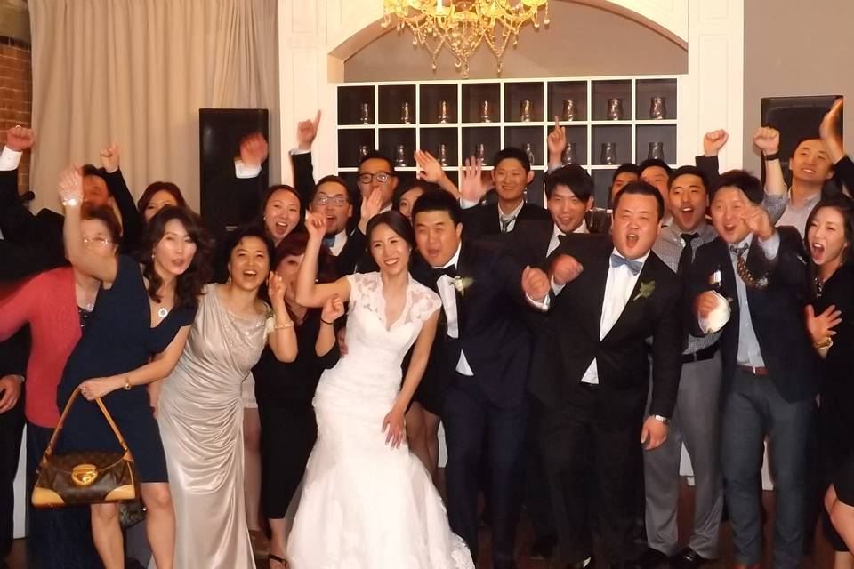 Couple with bridesmaids and groomsmen