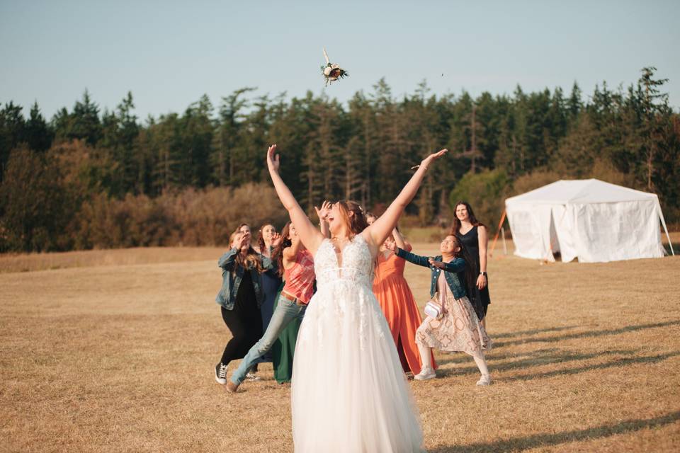 Bouquet toss