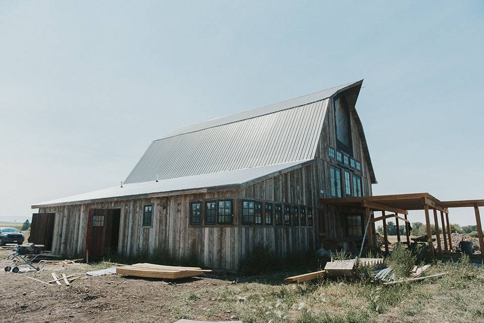 Exterior bridal suite + office, August 2018