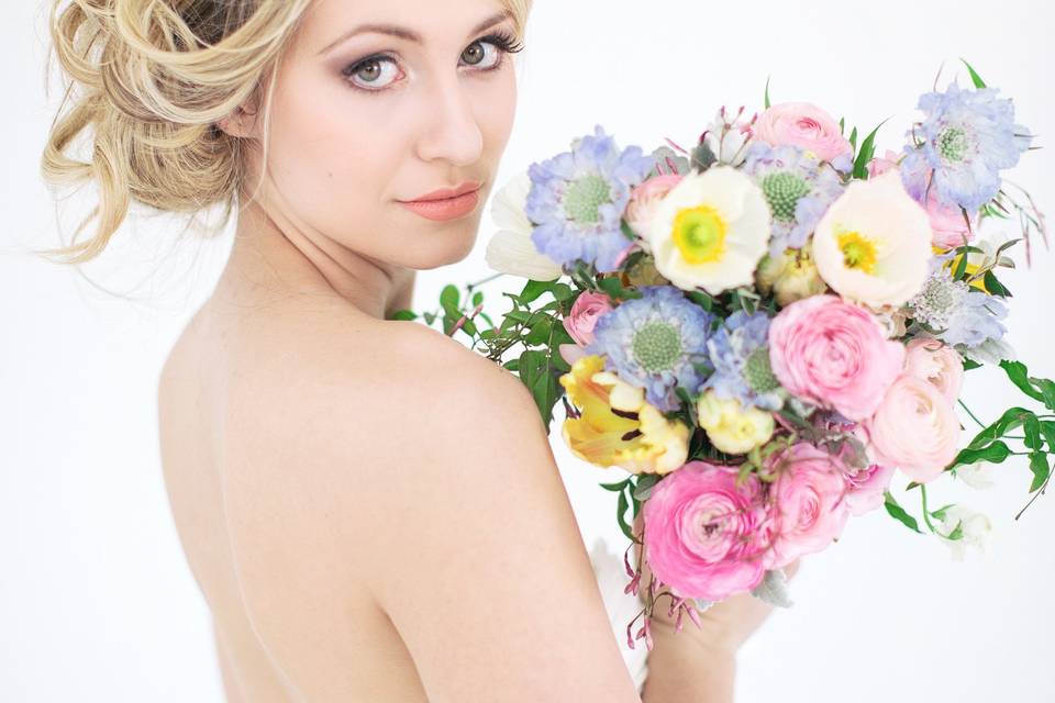 Pastel Spring Bouquet Photo by Codrean Photography | Films
