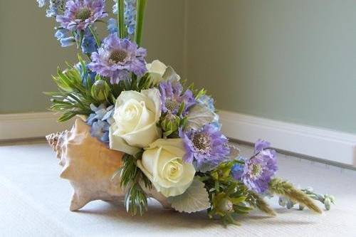 low centerpiece with Charming Unique and Sweet Akito roses, Dali spray roses, hydrangea, scabiosa, scented geranium, and seeded eucalyptus