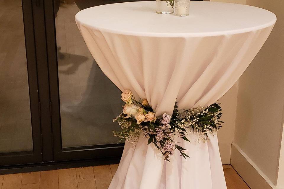 Cocktail table