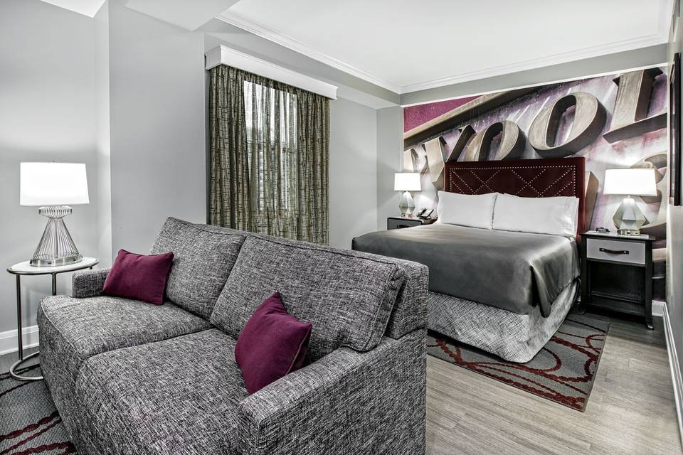 Junior Queen Suite