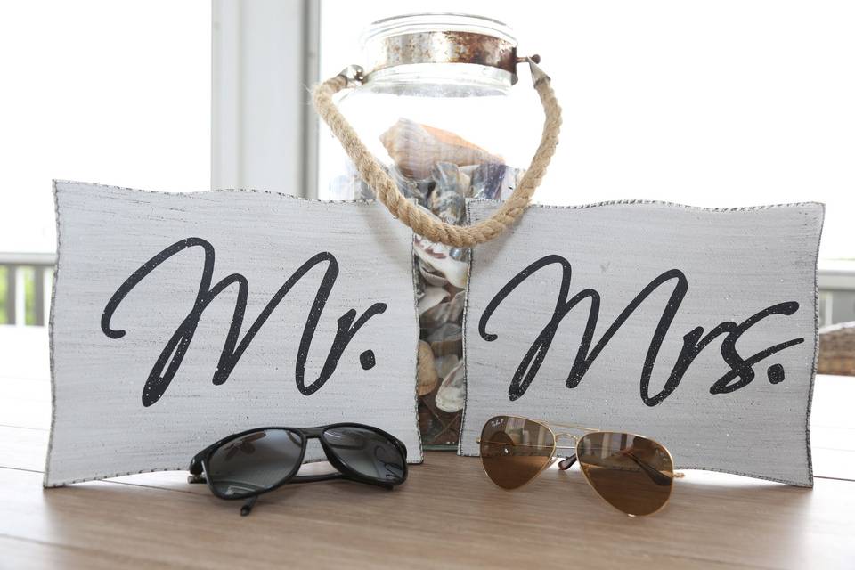 A cute way to display the announcement of Mr. and Mrs at the Beach.