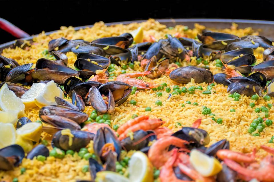 Open fire seafood paella