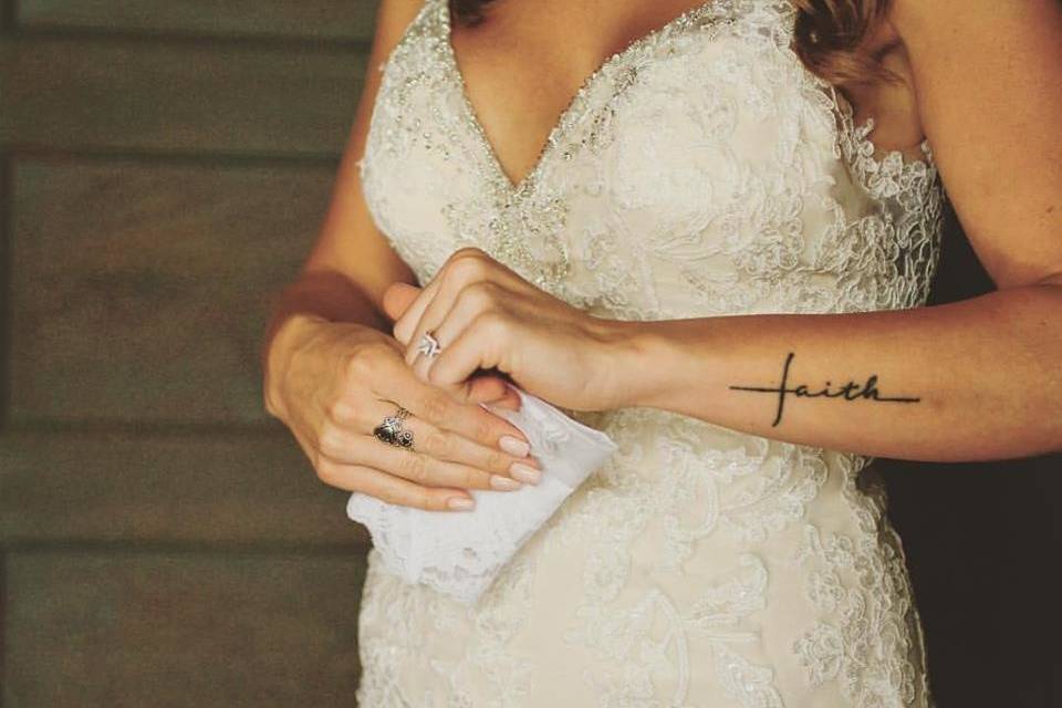 Sometime, the details are EVERYTHING! This bride the most gorgeous dress ever, along with beautiful rings to tell a beautiful story!