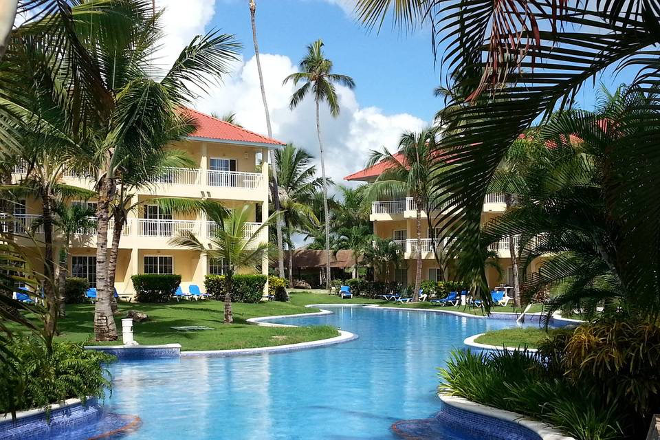 Long pool which runs in front of the rooms