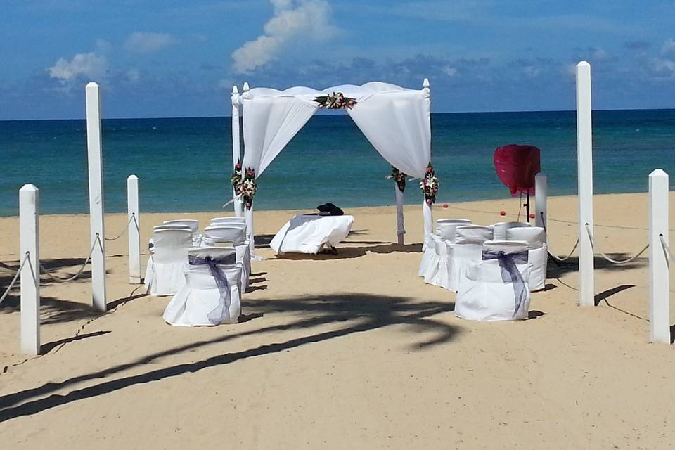 wedding ceremony sight with the water back drop