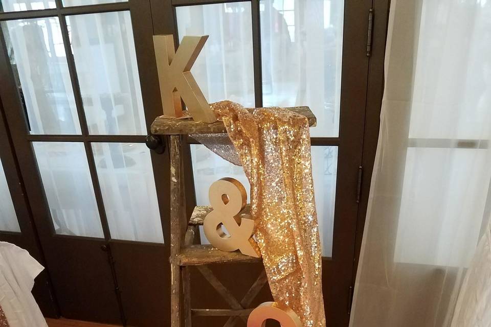 4ft ladder with decor