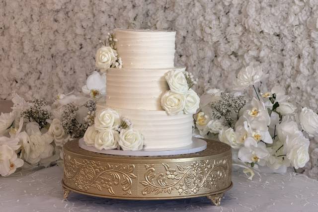 3 tier roses cake