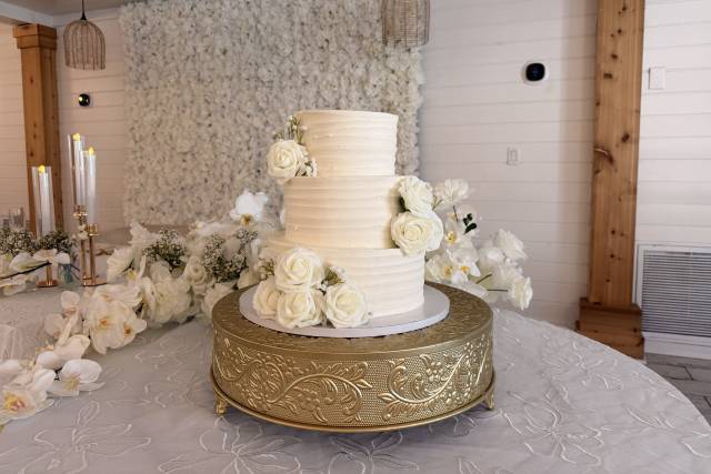 3 tier roses cake..