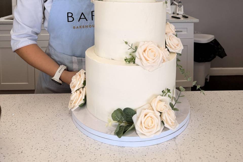 3 tier roses cake 3 layers.