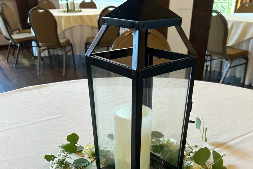 Lanterns w/ Greenery & Flowers
