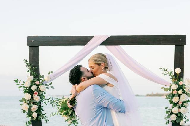 Perfect Wedding Kiss
