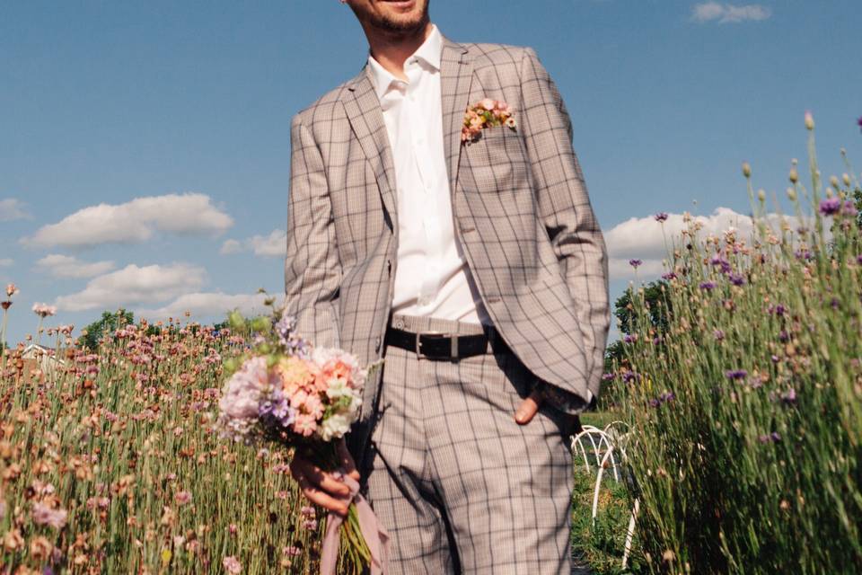 Blue sky groom portraits.