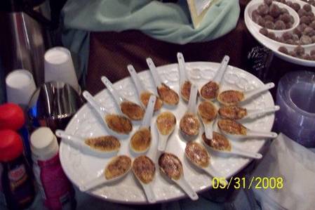 Caramel creme brulee in chinese spoons