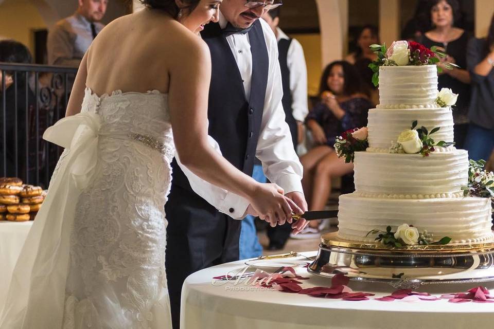 Cake cutting - Aria Productions