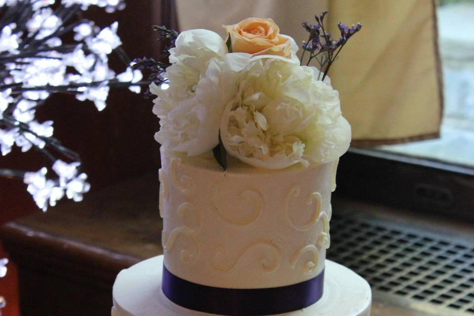 BC cake w/Scrolls & Roses