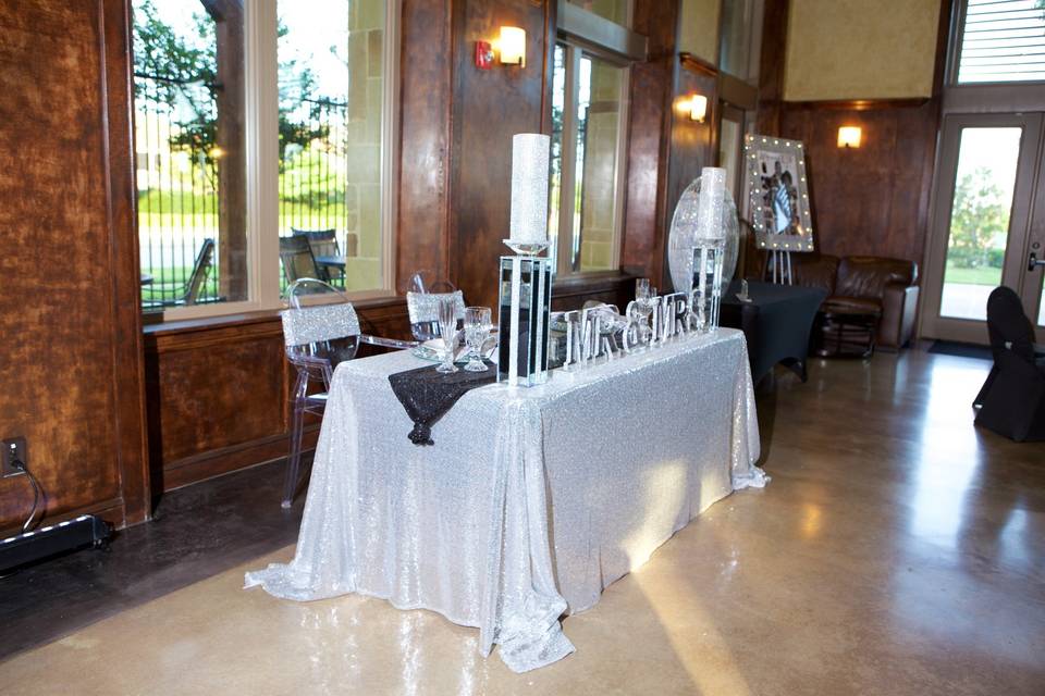 Sweetheart table