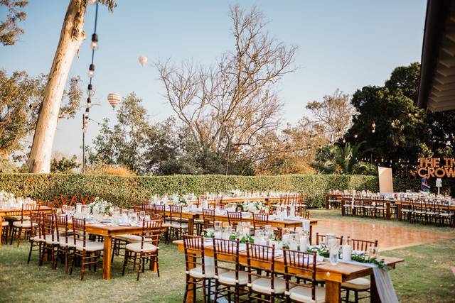 Azalea Lawn balloons