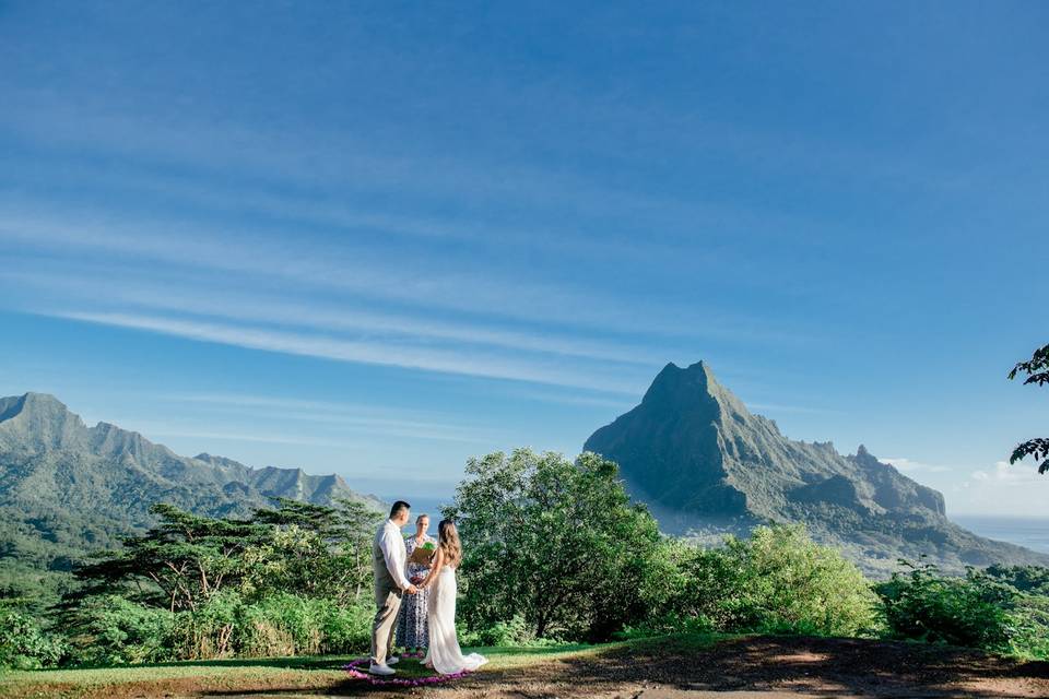 wedOtahiti | Destination Weddings + Unique Ceremonies | French Polynesia