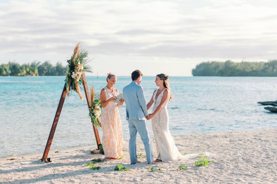wedOtahiti | Destination Weddings + Unique Ceremonies | French Polynesia