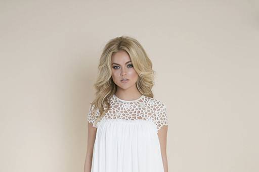 Short-sleeved dress with lace upper