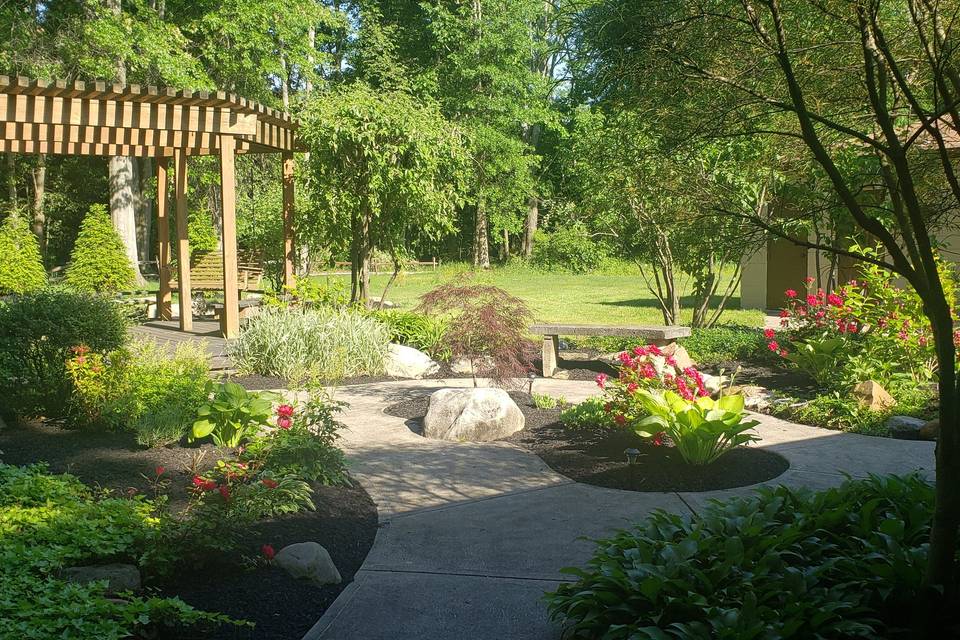 8820-garden-pergola-path.jpg