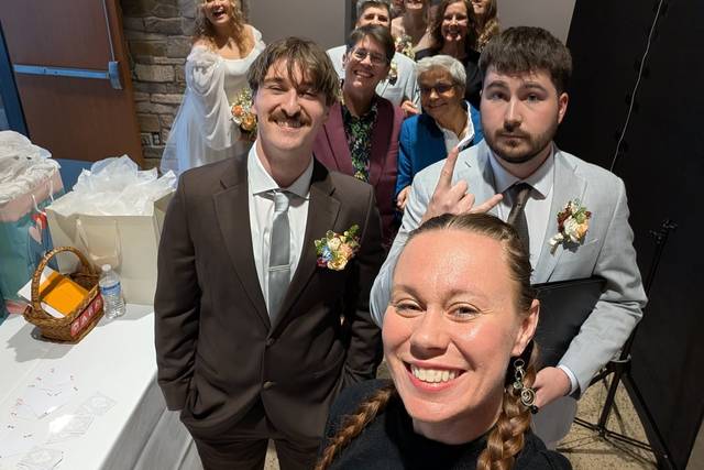 The ceremony line-up!