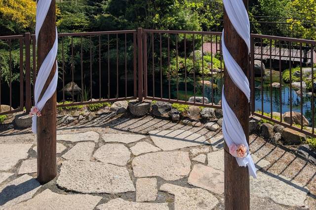 A fun arbor arrangement!