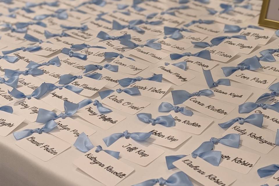 Ribbon-tied name cards!