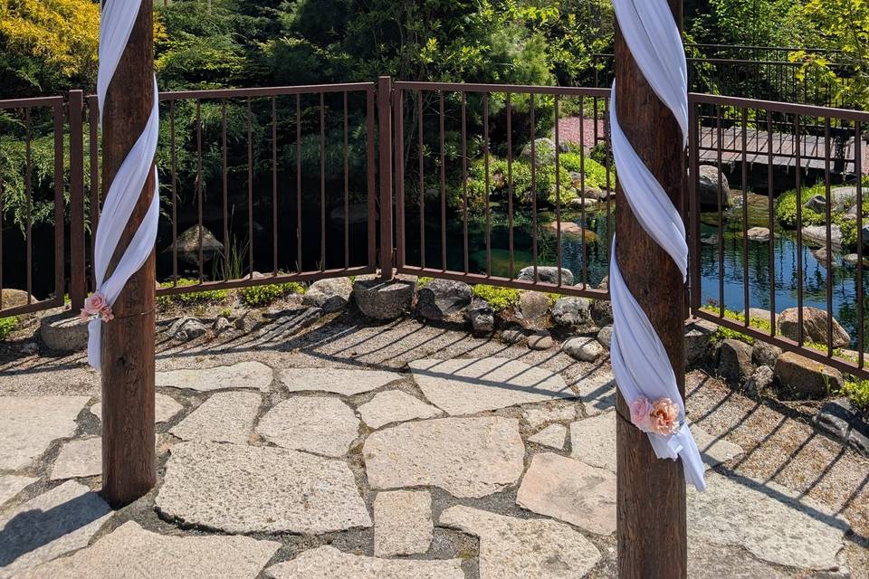 A fun arbor arrangement!
