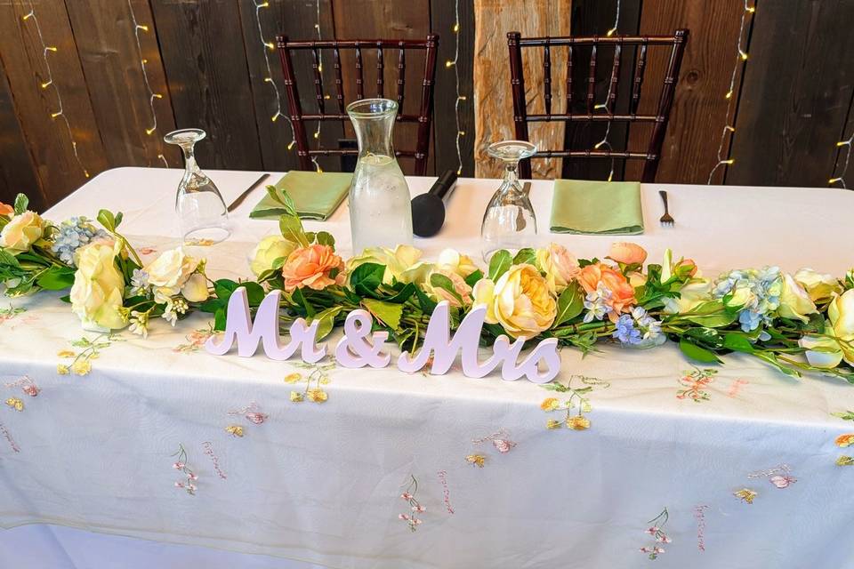 The sweetest sweetheart table!