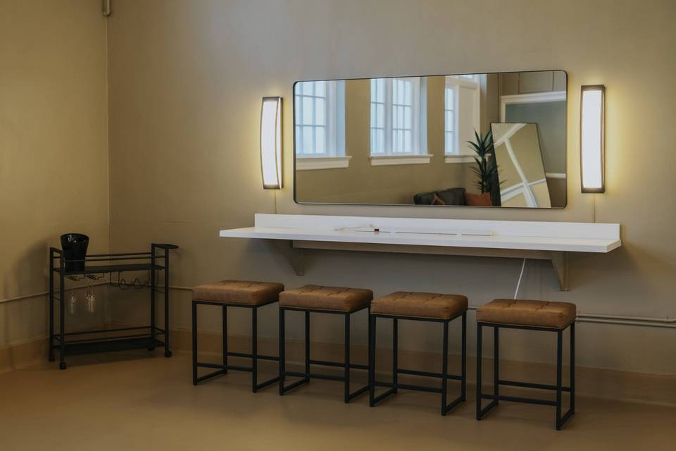 Groom Suite Vanity/Atrium