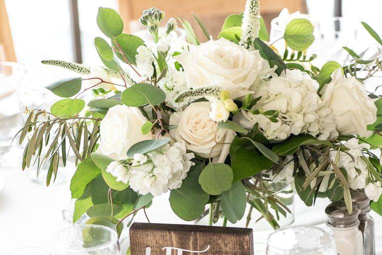 Neutral low centerpiece