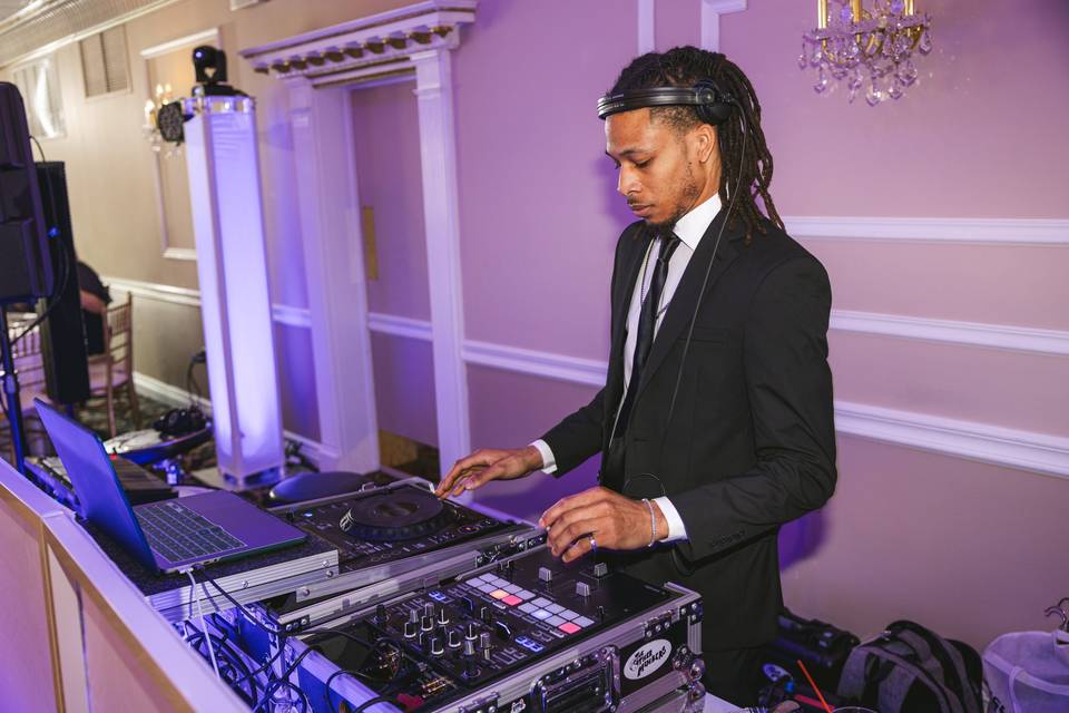 DJ Johnoi