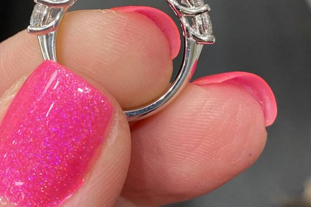 Round brilliant diamond ring