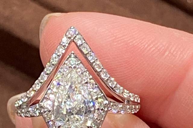 Pear-shape, double diamond halo