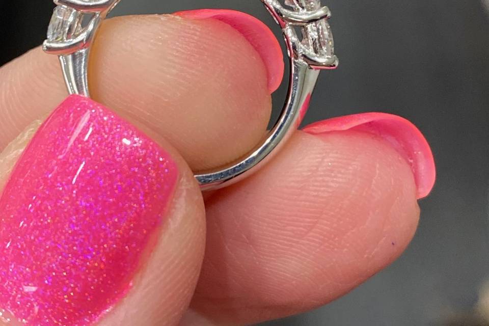 Round brilliant diamond ring