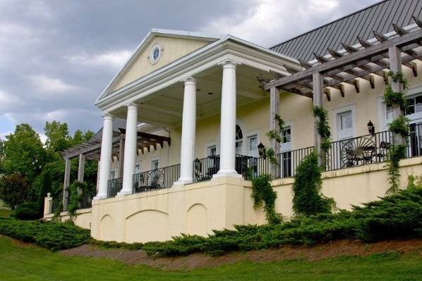 Exterior view of Cross Creek Country Club