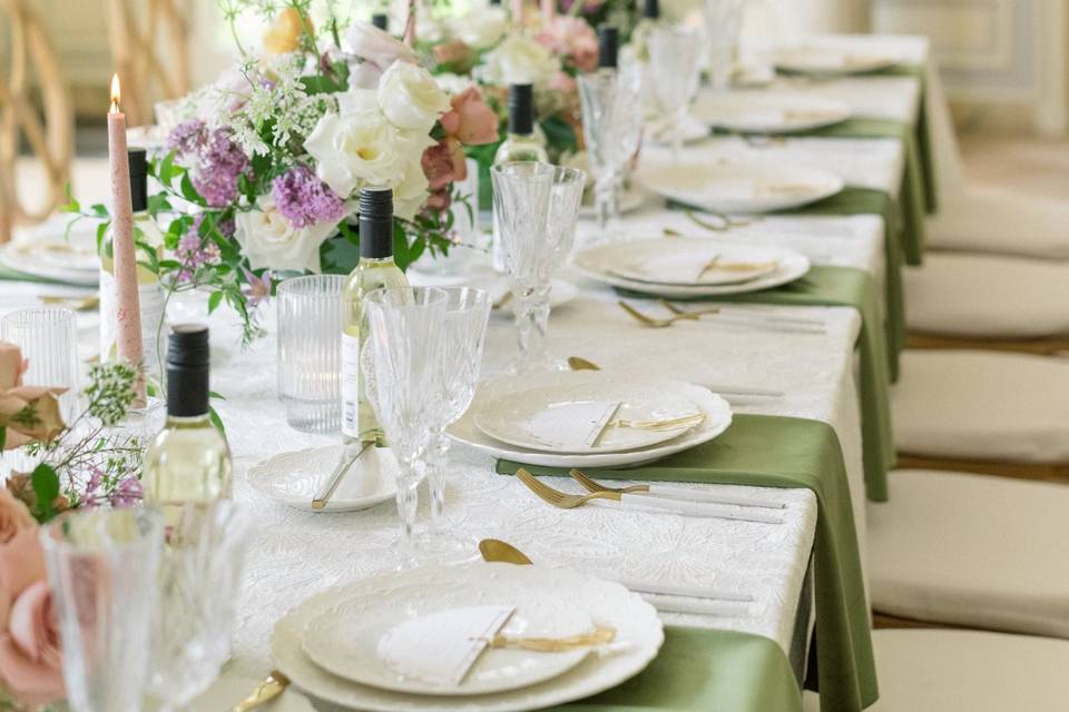 Gracie Pearl White Table Linen