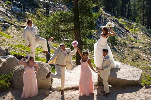 The couple with the bridesmaids and groomsmen