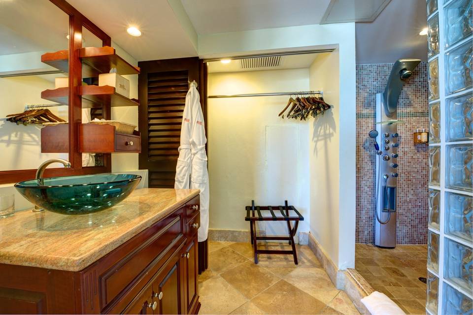 Full bathrooms include cave showers equipped with Gilchrist & Soames bath products.